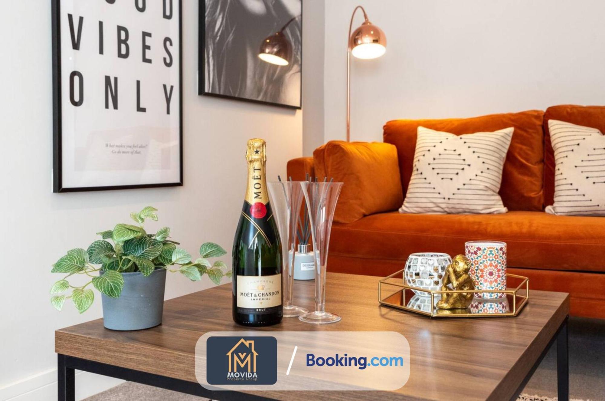 Stylish Two Bed Town Centre Apartment By Movida Property Group Short Lets & Serviced Accommodation With Parking Harrogate Exteriör bild