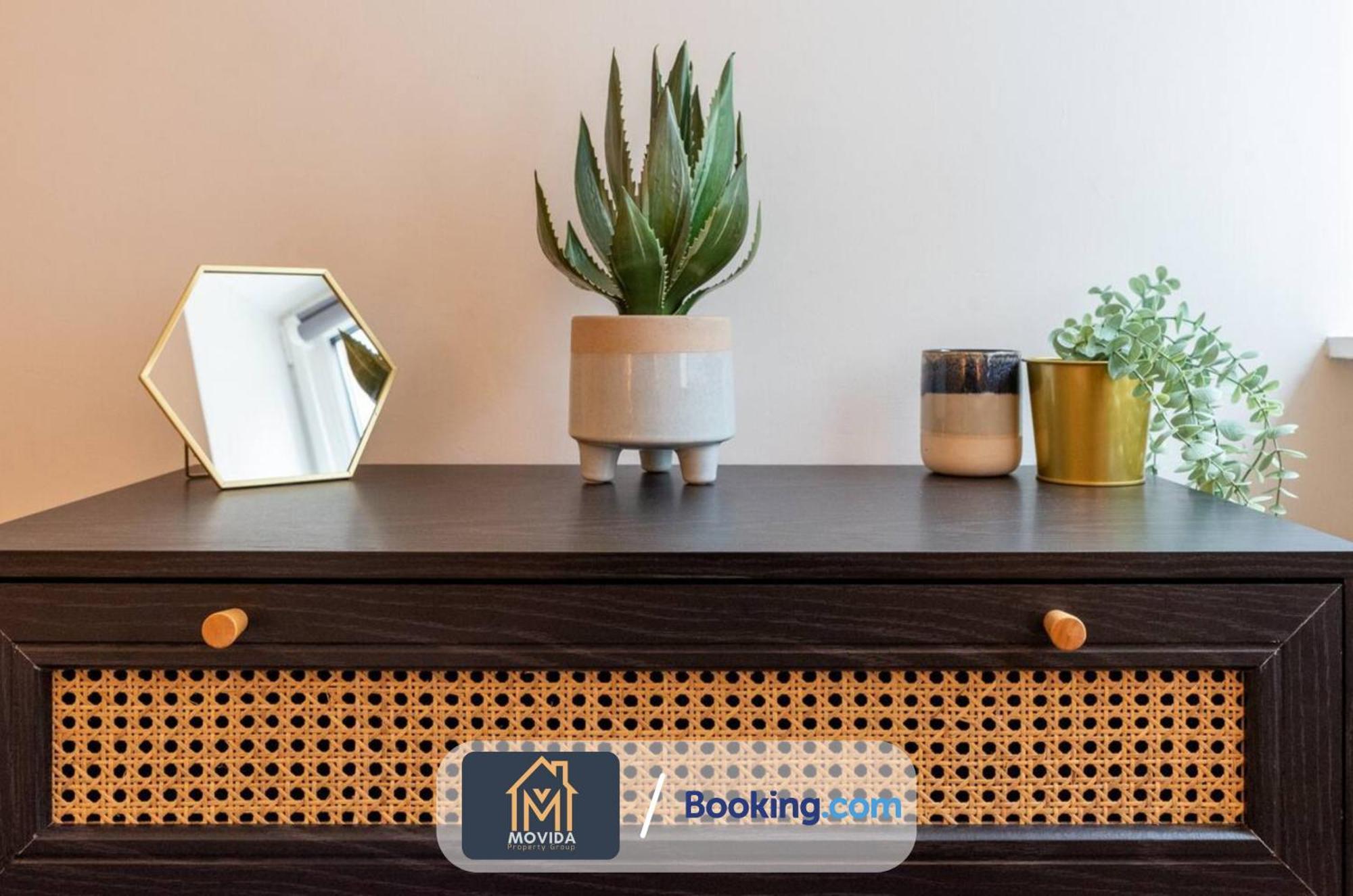 Stylish Two Bed Town Centre Apartment By Movida Property Group Short Lets & Serviced Accommodation With Parking Harrogate Exteriör bild