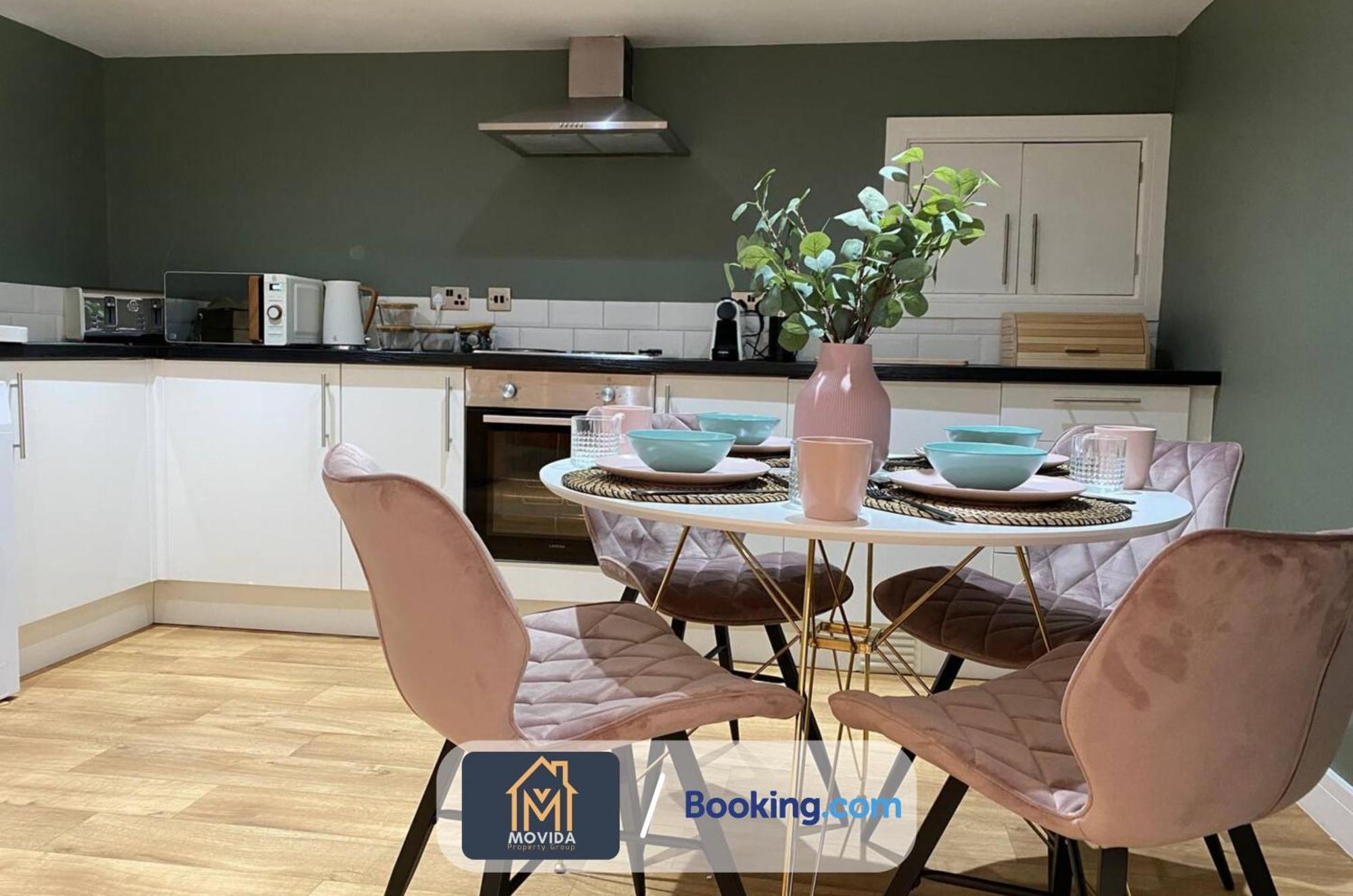 Stylish Two Bed Town Centre Apartment By Movida Property Group Short Lets & Serviced Accommodation With Parking Harrogate Exteriör bild
