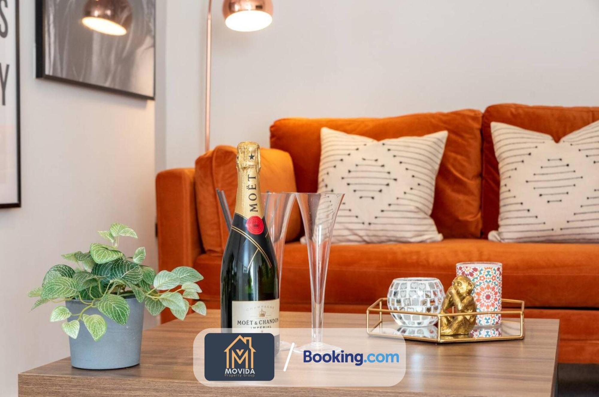 Stylish Two Bed Town Centre Apartment By Movida Property Group Short Lets & Serviced Accommodation With Parking Harrogate Exteriör bild
